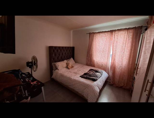 2 BEDROOM HOUSE FOR SALE IN LENTEGEUR